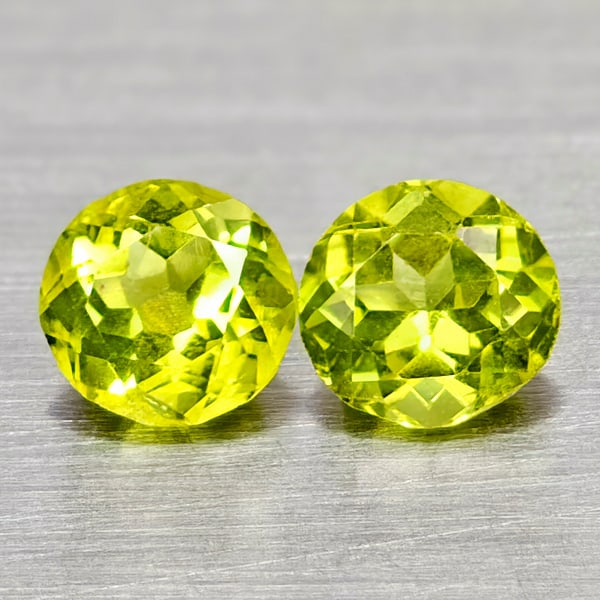 Natural Green Peridot 1.00 Ct. 2 Pcs Round Shape 5 Mm Gemstone From Pakistan: Product ID: 805317138 Product Name: Natural Peridot Weight: 1.00 CT. Size: 5 x 5 x 3.1 MM. Shape: Round Color: Green Clarity:VSI - SI1 Luster: Good Gems Origin: Pakistan Treatment: Unheated Crystal St