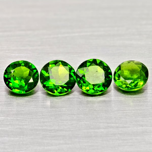 Natural Green Chrome Diopside 1.92 Ct. 4 Pcs Round Shape Gemstones: Product ID: 801608008 Product Name: Natural Chrome Diopside Weight: 1.92 CT. Size: 5.1 x 5.1 x 2.9 to 4.9 x 4.9 x 2.8 MM. Shape: Round Color: Green Clarity:VSI - SI1 Luster: Good Gems Origin: Russia T