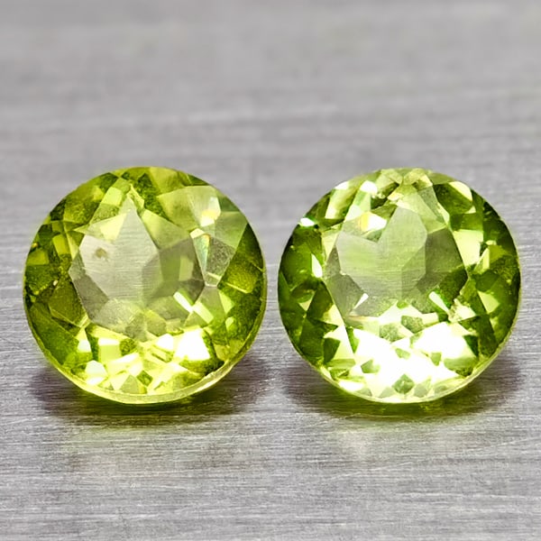 Natural Green Peridot 1.04 Ct. 2 Pcs Round Shape 5 Mm Gemstone From Pakistan: Product ID: 805317117 Product Name: Natural Peridot Weight: 1.04 CT. Size: 5 x 5 x 3 MM. Shape: Round Color: Green Clarity:VSI - SI1 Luster: Good Gems Origin: Pakistan Treatment: Unheated Crystal Stru
