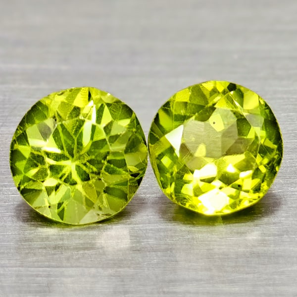 Natural Green Peridot 1.69 Ct. 2 Pcs Round Shape 5.9 Mm Gemstone From Pakistan: Product ID: 805317123 Product Name: Natural Peridot Weight: 1.69 CT. Size: 5.9 x 5.9 x 4.1 MM. Shape: Round Color: Green Clarity:VSI - SI1 Luster: Good Gems Origin: Pakistan Treatment: Unheated Crysta