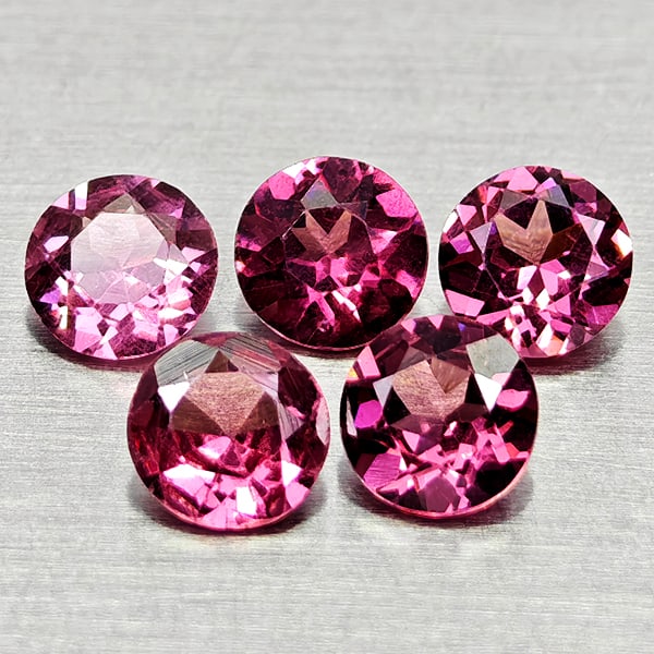 Natural Purplish Pink Rhodolite Garnet 1.40 Ct. 5 Pcs Round Shape 4.1 Mm Gemstones From Madagascar: Product ID: 802936866 Product Name: Natural Rhodolite Weight: 1.40 CT. Size: 4.1 x 4.1 x 2.2 MM. Shape: Round Color: Purplish Pink Clarity:VSI Luster: Good Gems Origin: Madagascar Treatment: Unheated 