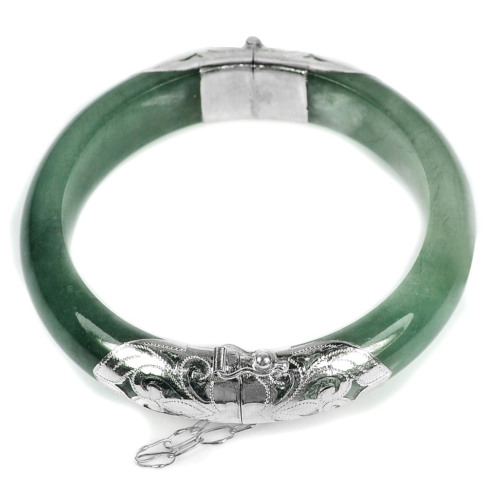 Natural Green Jade Bangle 280.84 Ct. Diameter 55 Mm. With Silver: Product ID: 819813976 Product Name: Natural Jade Weight: 280.84 CT. Size: 70 x 55 x 11 MM. Shape: Round Color: Green Clarity:Opaque Luster: Good Gems Origin: Thailand Treatment: Unheated Crystal Struc