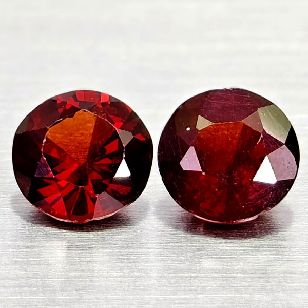 Natural Orangish Red Garnet 1.18 Ct. 2 Pcs Round Shape 5 Mm Gemstones From Tanzania: Product ID: 802936726 Product Name: Natural Red Garnet Weight: 1.18 CT. Size: 5 x 5 x 3.2 MM. Shape: Round Shape Color: Orangish Red Clarity:VSI - SI1 Luster: Good Gems Origin: Tanzania Treatment: Unh