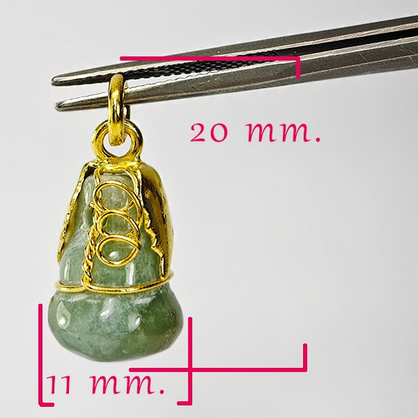 Natural Green Jade Calabash Pendant 17.81 Ct. Size 20 x 11 Mm. Gemstone: Product ID: 819814419 Product Name: Natural Jade Weight: 17.81 CT. Size: 20 x 11 MM. Shape: Calabash Color: Green Clarity:Opaque Luster: Good Gems Origin: Thailand Treatment: Unheated Crystal Structur