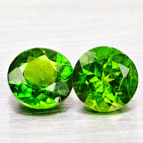 Natural Green Chrome Diopside 1.07 Ct. 2 Pcs Round Shape Gemstones From Russia (1 of 3)