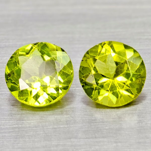 Natural Green Peridot 1.60 Ct. 2 Pcs Round Shape 6.2 Mm Gemstone From Pakistan: Product ID: 805317122 Product Name: Natural Peridot Weight: 1.60 CT. Size: 6.2 x 6.2 x 3.4 MM. Shape: Round Color: Green Clarity:VSI - SI1 Luster: Good Gems Origin: Pakistan Treatment: Unheated Crysta