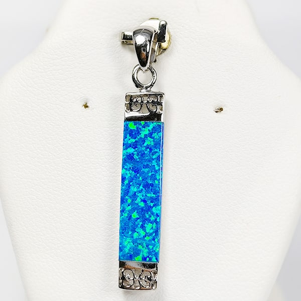 925 Sterling Silver Pendant Jewelry with Multi Color Blue Created Opal 2.60 Grams: Product ID: 200108259 Product Type: 925 Sterling Silver Fine Jewelry Jewelry Weight: 2.60 Grams. Gemstones Color: Multi-Color Metal: Solid Silver 92.5%. Gemstone Detail: At Your Service: At Treasure o