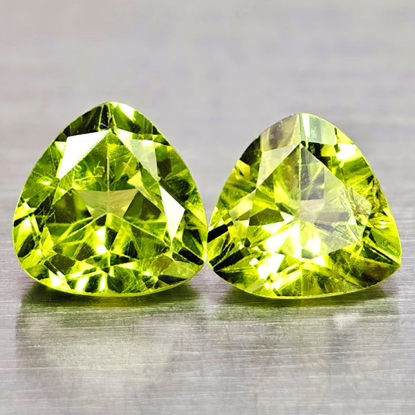 Natural Green Peridot 1.80 Ct. 2 Pcs. Trilliant Shape 6.1 Mm Gemstones From Pakistan: Product ID: 805317068 Product Name: Natural Peridot Weight: 1.80 CT. Size: 6.1 x 6.1 x 4 MM. Shape: Trilliant Color: Green Clarity:VSI Luster: Good Gems Origin: Pakistan Treatment: Unheated Crystal St