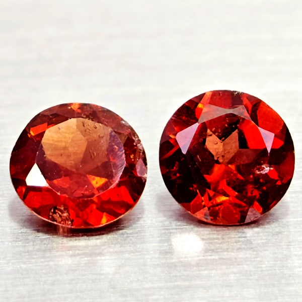 Natural Orangish Red Garnet 1.12 Ct. 2 Pcs Round Shape 5.1 Mm Gemstones From Tanzania: Product ID: 802936736 Product Name: Natural Red Garnet Weight: 1.12 CT. Size: 5.1 x 5.1 x 2.5 MM. Shape: Round Shape Color: Orangish Red Clarity:VSI - SI1 Luster: Good Gems Origin: Tanzania Treatment: