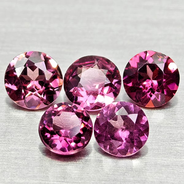 Natural Purplish Pink Rhodolite Garnet 1.84 Ct. 5 Pcs Round Shape 4.4 Mm Gemstones From Madagascar: Product ID: 802936841 Product Name: Natural Rhodolite Weight: 1.84 CT. Size: 4.4 x 4.4 x 2.8 MM. Shape: Round Color: Purplish Pink Clarity:VSI Luster: Good Gems Origin: Madagascar Treatment: Unheated 