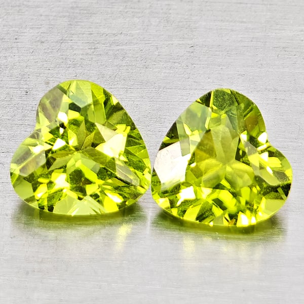 Natural Green Peridot 1.65 Ct. 2 Pcs Heart Shape 6 x 6 Mm Gemstones From Pakistan: Product ID: 805317332 Product Name: Natural Peridot Weight: 1.65 CT. Size: 6 x 6 x 3.8 MM. Shape: Heart Shape Color: Green Clarity:VSI - SI1 Luster: Good Gems Origin: Pakistan Treatment: Unheated Crys