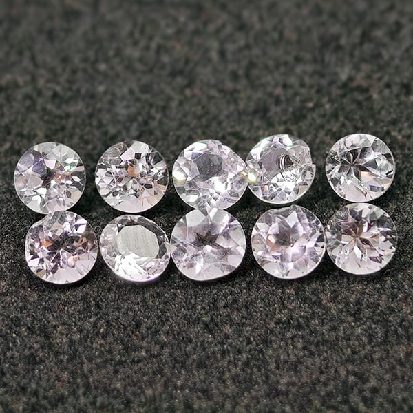 Natural White Topaz 2.85 Ct. 10 Pcs Round Shape 3.9 Mm Gemstones From Brazil: Product ID: 807168094 Product Name: Natural Topaz Weight: 2.85 CT. Size: 3.9 x 3.9 x 3.1 MM. Shape: Round Color: White Clarity:VSI - SI1 Luster: Good Gems Origin: Brazil Treatment: Unheated Crystal St