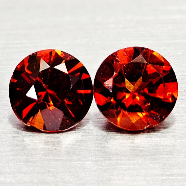 Natural Orangish Red Garnet 0.89 Ct. 2 Pcs Round Shape 4.6 Mm Gemstones From Tanzania: Product ID: 802936709 Product Name: Natural Red Garnet Weight: 0.89 CT. Size: 4.6 x 4.6 x 2.8 MM. Shape: Round Shape Color: Orangish Red Clarity:VSI - SI1 Luster: Good Gems Origin: Tanzania Treatment: