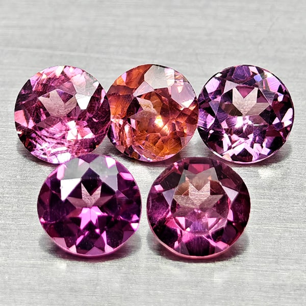 Natural Purplish Pink Rhodolite Garnet 1.39 Ct. 5 Pcs Round Shape 4.1 Mm Gemstones From Madagascar: Product ID: 802936823 Product Name: Natural Rhodolite Weight: 1.39 CT. Size: 4.1 x 4.1 x 2.5 MM. Shape: Round Color: Purplish Pink Clarity:VSI Luster: Good Gems Origin: Madagascar Treatment: Unheated 