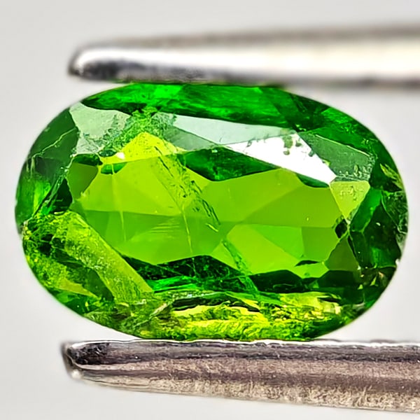 Natural Green Chrome Diopside 0.46 Ct. Oval Shape 6 x 4.1 Mm Gemstone From Russia: Product ID: 801608168 Product Name: Natural Chrome Diopside Weight: 0.46 CT. Size: 6 x 4.1 x 2.4 MM. Shape: Oval Color: Green Clarity:VSI - SI1 Luster: Good Gems Origin: Russia Treatment: Unheated Cry