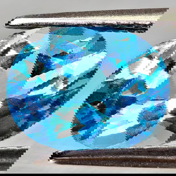 Natural Swiss Blue Topaz 2.28 Ct. Oval Shape 9 x 7.2 Mm Gemstone From Brazil: Product ID: 807168164 Product Name: Natural Blue Topaz Weight: 2.28 CT. Size: 9 x 7.2 x 4.7 MM. Shape: Oval Shape Color: Swiss Blue Clarity:VVS - VSI Luster: Good Gems Origin: Brazil Treatment: Treate