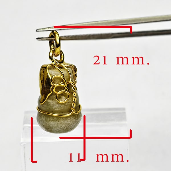 Natural Green Jade 21.14 Ct. Calabash Pendant Size 21 x 11 Mm. Gemstone: Product ID: 819814446 Product Name: Natural Jade Weight: 21.14 CT. Size: 21 x 11 x 11 MM. Shape: Calabash Color: Multi-Color Clarity:Opaque Luster: Good Gems Origin: Thailand Treatment: Unheated Cryst