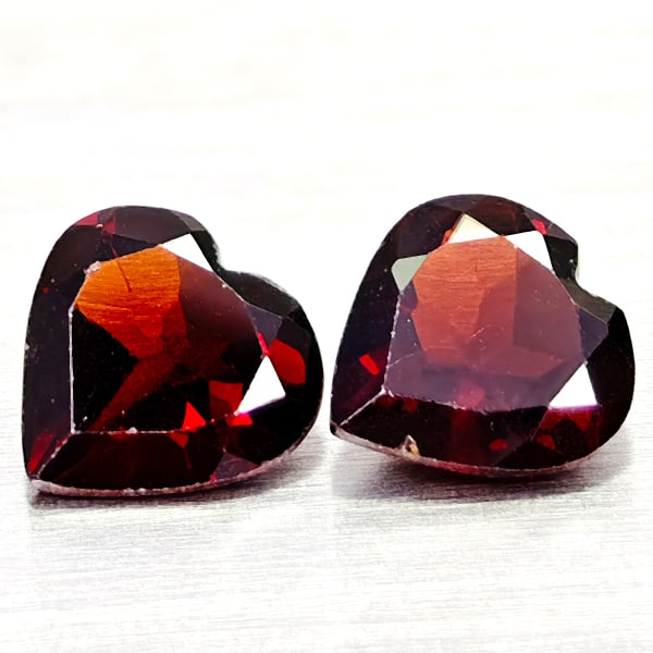 Natural Orangish Red Garnet 2.23 Ct. 2 Pcs Heart Shape 6.7 x 6.7 MM Gemstones From Tanzania: Product ID: 802936612 Product Name: Natural Red Garnet Weight: 2.23 CT. Size: 6.7 x 6.7 x 3.2 MM. Shape: Heart Shape Color: Orangish Red Clarity:VSI Luster: Good Gems Origin: Tanzania Treatment: Unhea