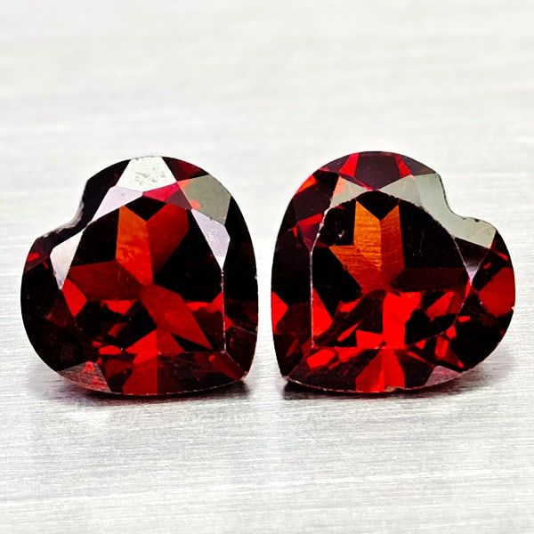 Natural Orangish Red Garnet 2.63 Ct. 2 Pcs Heart Shape 7 x 7 MM Gemstones From Tanzania: Product ID: 802936618 Product Name: Natural Red Garnet Weight: 2.63 CT. Size: 7 x 7 x 3.8 MM. Shape: Heart Shape Color: Orangish Red Clarity:VSI Luster: Good Gems Origin: Tanzania Treatment: Unheated 