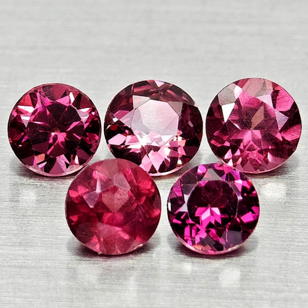 Natural Purplish Pink Rhodolite Garnet 1.78 Ct. 5 Pcs. Round Shape 4.2 Mm. Gemstones From Madagascar: Product ID: 802936842 Product Name: Natural Rhodolite Weight: 1.78 CT. Size: 4.2 x 4.2 x 2.9 MM. Shape: Round Color: Purplish Pink Clarity:VSI Luster: Good Gems Origin: Madagascar Treatment: Unheated 