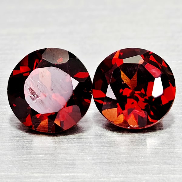 Natural Orangish Red Garnet 1.23 Ct. 2 Pcs Round Shape 5 Mm. Gemstones From Tanzania: Product ID: 802936723 Product Name: Natural Red Garnet Weight: 1.23 CT. Size: 5 x 5 x 3.1 MM. Shape: Round Shape Color: Orangish Red Clarity:VSI - SI1 Luster: Good Gems Origin: Tanzania Treatment: Unh