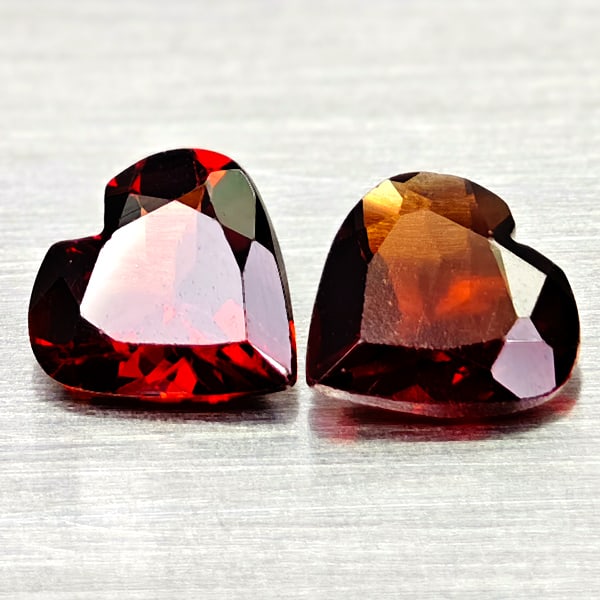 Natural Orangish Red Garnet 2.04 Ct. 2 Pcs Heart Shape 7 x 6.9 MM Gemstones From Tanzania: Product ID: 802936652 Product Name: Natural Red Garnet Weight: 2.04 CT. Size: 7 x 6.9 x 3.3 MM. Shape: Heart Shape Color: Orangish Red Clarity:VSI Luster: Good Gems Origin: Tanzania Treatment: Unheate