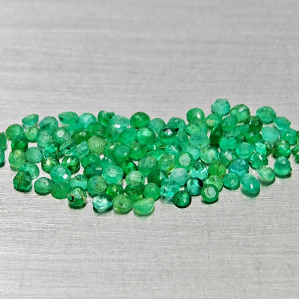 Natural Green Emerald 1.47 Ct. 100 Pcs. Round Shape 1.7 Mm. Gemstones From Columbia: Product ID: 802404779 Product Name: Natural Emerald Weight: 1.47 CT. Size: 1.7 x 1.7 x 1 MM. Shape: Round Color: Green Clarity:SI1 Luster: Good Gems Origin: Columbia Treatment: Unheated Crystal Struct