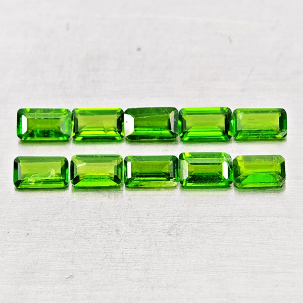Natural Green Chrome Diopside 2.77 Ct. 10Pcs Octagon Shape 5.2 x 3 Mm Gemstones From Russia: Product ID: 801608260 Product Name: Natural Chrome Diopside Weight: 2.77 CT. Size: 5.2 x 3 x 2.1 MM. Shape: Octagon Color: Green Clarity:SI1 Luster: Good Gems Origin: Russia Treatment: Unheated Crysta