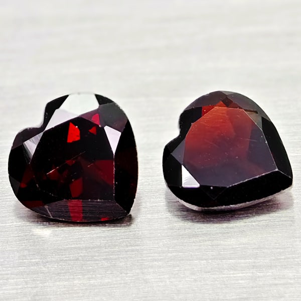 Natural Orangish Red Garnet 2.65 Ct. 2 Pcs Heart Shape 7.1 x 7.1 MM Gemstones From Tanzania: Product ID: 802936616 Product Name: Natural Red Garnet Weight: 2.65 CT. Size: 7.1 x 7.1 x 4.2 MM. Shape: Heart Shape Color: Orangish Red Clarity:VSI Luster: Good Gems Origin: Tanzania Treatment: Unhea