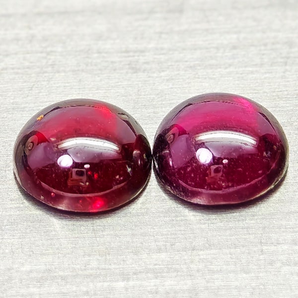 Natural Purplish Pink Rhodolite Garnet 2.29 Ct. 2 Pcs Round Cabochon Shape 6 Mm Gemstones From: Product ID: 802936749 Product Name: Natural Rhodolite Weight: 2.29 CT. Size: 6 x 6 x 2.8 MM. Shape: Round Cabochon Color: Purplish Pink Clarity:Semi - Transparent Luster: Good Gems Origin: Madagascar 