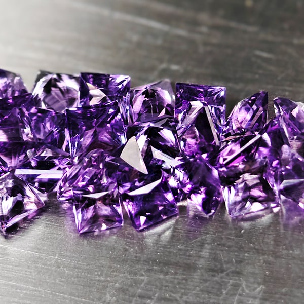 Natural Purple Amethyst 2.92 Ct. 50 Pcs. VVS Square Shape 2.4 x 1.8 Mm. Gemstone From Brazil: Product ID: 800325301 Product Name: Natural Amethyst Weight: 2.92 CT. Size: 2.4 x 2.4 x 1.8 MM. Shape: Square Color: Purple Clarity:VVS Luster: Good Gems Origin: Barzil Treatment: Unheated Crystal Str