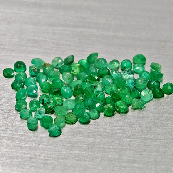 Natural Green Emerald 1.13 Ct. 80 Pcs Round Shape 1.6 Mm Gemstones From Columbia: Product ID: 802404774 Product Name: Natural Emerald Weight: 1.13 CT. Size: 1.6 x 1.6 x 1.1 MM. Shape: Round Color: Green Clarity:SI1 Luster: Good Gems Origin: Columbia Treatment: Unheated Crystal Stru