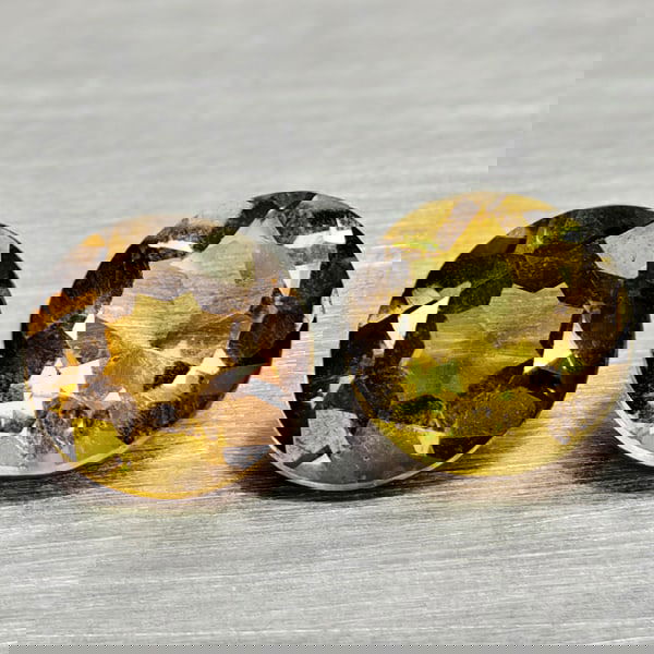 Natural Smokey Quartz 1.39 Ct. 2 Pcs Round Shape 6 Mm Gemstones From Brazil: Product ID: 805529902 Product Name: Natural Quartz Weight: 1.39 CT. Size: 6 x 6 x 3.4 MM. Shape: Round Color: Smokey Clarity:VSI Luster: Good Gems Origin: Brazil Treatment: Unheated Crystal Structure: