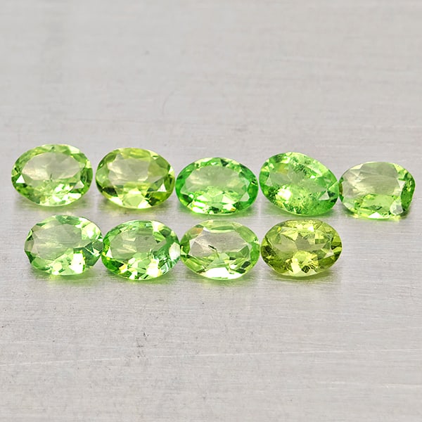 Natural Green Tsavorite Garnet 1.22 Ct. 9 Pcs Oval Shape 4.2 x 3 Mm Gemstone From Tanzania: Product ID: 803005112 Product Name: Natural Tsavorite Weight: 1.22 CT. Size: 4.2 x 3 x 1.4 MM. Shape: Oval Shape Color: Green Clarity:SI Luster: Good Gems Origin: Tanzania Treatment: Unheated Crystal
