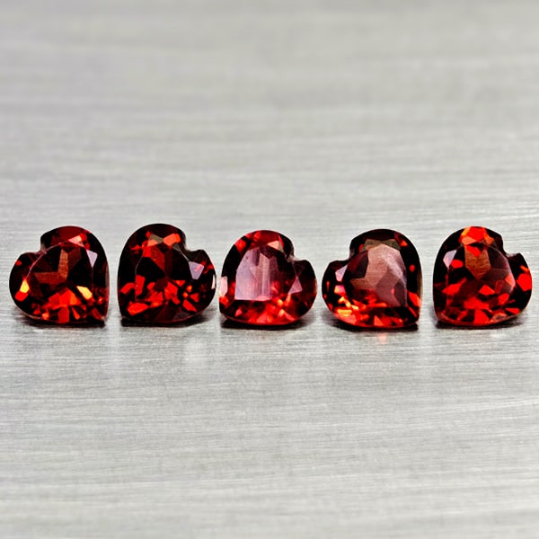 Natural Purplish Red Rhodolite Garnet 4.52 Ct. 5 Pcs Heart Shape 6 Mm Gemstones From Madagascar: Product ID: 802936655 Product Name: Natural Rhodolite Weight: 4.52 CT. Size: 6 x 6 x 3.6 MM. Shape: Heart Shape Color: Purplish Red Clarity:VSI Luster: Good Gems Origin: Madagascar Treatment: Unheated