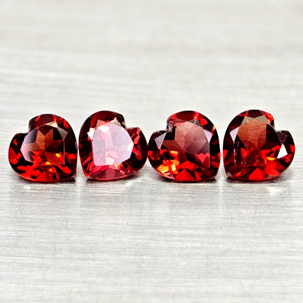 Natural Purplish Red Rhodolite Garnet 3.76 Ct. 4 Pcs Heart Shape 6.1 Mm Gemstones From Madagascar: Product ID: 802936695 Product Name: Natural Rhodolite Weight: 3.76 CT. Size: 6.1 x 6.1 x 3.3 MM. Shape: Heart Shape Color: Purplish Red Clarity:VSI Luster: Good Gems Origin: Madagascar Treatment: Unhe