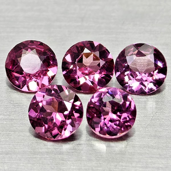 Natural Purplish Pink Rhodolite Garnet 1.33 Ct. 5 Pcs Round Shape 4 Mm Gemstones From Madagascar: Product ID: 802936826 Product Name: Natural Rhodolite Weight: 1.33 CT. Size: 4 x 4 x 2.2 MM. Shape: Round Color: Purplish Pink Clarity:VSI Luster: Good Gems Origin: Madagascar Treatment: Unheated Crys