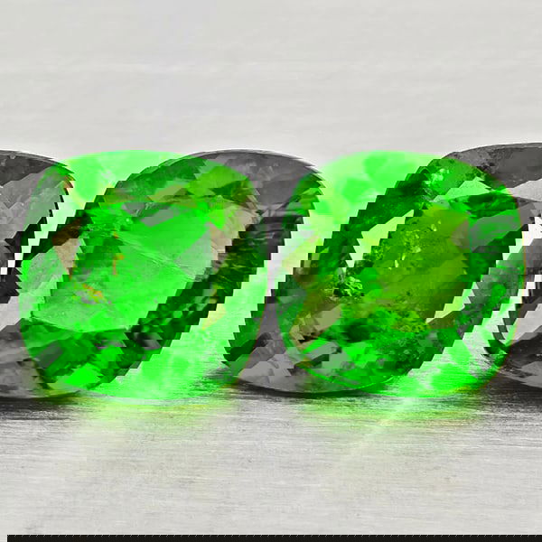 Natural Green Chrome Diopside 1.17 Ct. 2 Pcs Cushion Shape 5.1 Mm Gemstones From Russia (1 of 3)