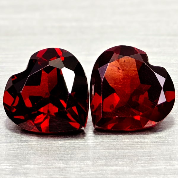 Natural Orangish Red Garnet 3.06 Ct. 2 Pcs Heart Shape 7.1 x 7.1 MM Gemstones From Tanzania: Product ID: 802936646 Product Name: Natural Red Garnet Weight: 3.06 CT. Size: 7.1 x 7.1 x 4 MM. Shape: Heart Shape Color: Orangish Red Clarity:VSI Luster: Good Gems Origin: Tanzania Treatment: Unheate