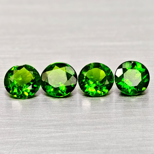 Natural Green Chrome Diopside 1.74 Ct. 4 Pcs Round Shape Gemstones (1 of 3)