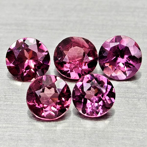 Natural Purplish Pink Rhodolite Garnet 1.29 Ct. 5 Pcs Round Shape 4 Mm Gemstones From Madagascar: Product ID: 802936835 Product Name: Natural Rhodolite Weight: 1.29 CT. Size: 4 x 4 x 2.5 MM. Shape: Round Color: Purplish Pink Clarity:VSI Luster: Good Gems Origin: Madagascar Treatment: Unheated Crys
