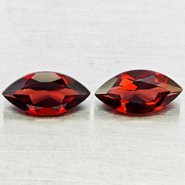 Natural Orangish Red Garnet 2.73 Ct. 2Pcs Marquise Shape 5.1 x 10 Mm Gemstones From Tanzania: Product ID: 802937000 Product Name: Natural Garnet Weight: 2.73 CT. Size: 5.1 x 10 x 3.5 MM. Shape: Marquise Shape Color: Orangish Red Clarity:VVS - VSI Luster: Good Gems Origin: Tanzania Treatment: U