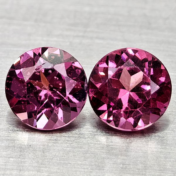 Natural Purplish Pink Rhodolite Garnet 0.81 Ct. 2 Pcs Round 4.5 Mm Gemstones From Madagascar: Product ID: 802936911 Product Name: Natural Rhodolite Weight: 0.81 CT. Size: 4.5 x 4.5 x 2.9 MM. Shape: Round Color: Purplish Pink Clarity:VSI Luster: Good Gems Origin: Madagascar Treatment: Unheated 