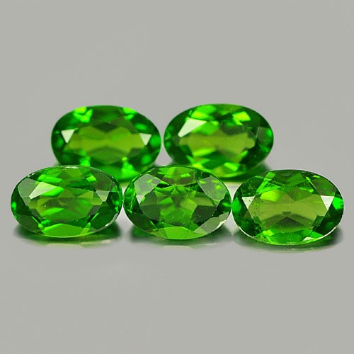 Natural Chrome Diopside Green 2.43 Ct. 5 Pcs. Oval Shape 6.1 x 4.2 Mm. Gemstones: Product ID: 801604299 Product Name: Natural Chrome Diopside Weight: 2.43 CT. Size: 6.1 x 4.2 x 2.3 MM. Shape: Oval Color: Green Clarity:VS -VSI Luster: Good Gems Origin: Russia Treatment: Unheated Cry