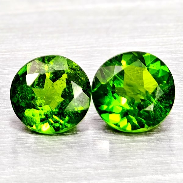 Natural Green Chrome Diopside 0.96 Ct. 2 Pcs Round Shape Gemstones: Product ID: 801608037 Product Name: Natural Chrome Diopside Weight: 0.96 CT. Size: 5 x 5 x 3 to 4.9 x 4.9 x 3.7 MM. Shape: Round Color: Green Clarity:VSI - SI1 Luster: Very Good Gems Origin: Russia Tr