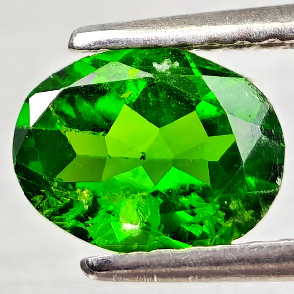 Natural Green Chrome Diopside 0.96 Ct. Oval Shape 7.6 x 5.9 Mm Gemstone From Russia: Product ID: 801608123 Product Name: Natural Chrome Diopside Weight: 0.96 CT. Size: 7.6 x 5.9 x 3.1 MM. Shape: Oval Color: Green Clarity:VSI - SI1 Luster: Good Gems Origin: Russia Treatment: Unheated C