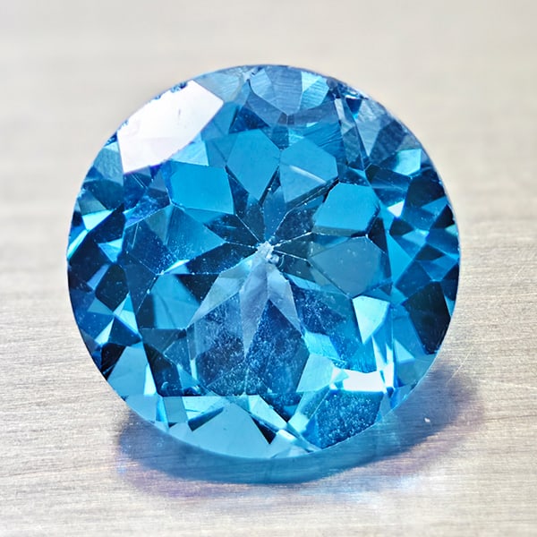 Natural Swiss Blue Topaz 3.85 Ct. VVS Round Shape 9 Mm. Gemstone From Brazil: Product ID: 807167746 Product Name: Natural Blue Topaz Weight: 3.85 CT. Size: 9 x 9 x 6.9 MM. Shape: Round Color: Swiss Blue Clarity:VVS Luster: Good Gems Origin: Barzil Treatment: Treated Crystal Str