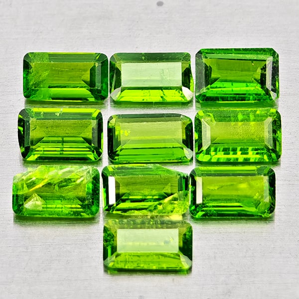 Natural Green Chrome Diopside 2.64 Ct. 10Pcs Octagon Shape 5.1 x 3 Mm Gemstones From Russia: Product ID: 801608253 Product Name: Natural Chrome Diopside Weight: 2.64 CT. Size: 5.1 x 3 x 2 MM. Shape: Octagon Color: Green Clarity:SI1 Luster: Good Gems Origin: Russia Treatment: Unheated Crystal