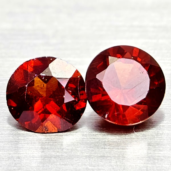 Natural Orangish Red Garnet 1.08 Ct. 2 Pcs Round Shape 5.1 Mm Gemstones From Tanzania: Product ID: 802936722 Product Name: Natural Red Garnet Weight: 1.08 CT. Size: 5.1 x 5.1 x 3.3 MM. Shape: Round Shape Color: Orangish Red Clarity:VSI - SI1 Luster: Good Gems Origin: Tanzania Treatment: