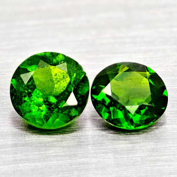 Natural Green Chrome Diopside 0.91 Ct. 2 Pcs Round Shape Gemstone: Product ID: 801608038 Product Name: Natural Chrome Diopside Weight: 0.91 CT. Size: 5 x 5 x 3 to 4.8 x 4.8 x 2.4 MM. Shape: Round Color: Green Clarity:VSI - SI1 Luster: Very Good Gems Origin: Russia Tr